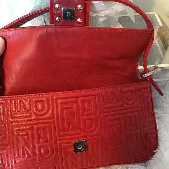 Fendi Leather Baguette - Picture 4 of 8